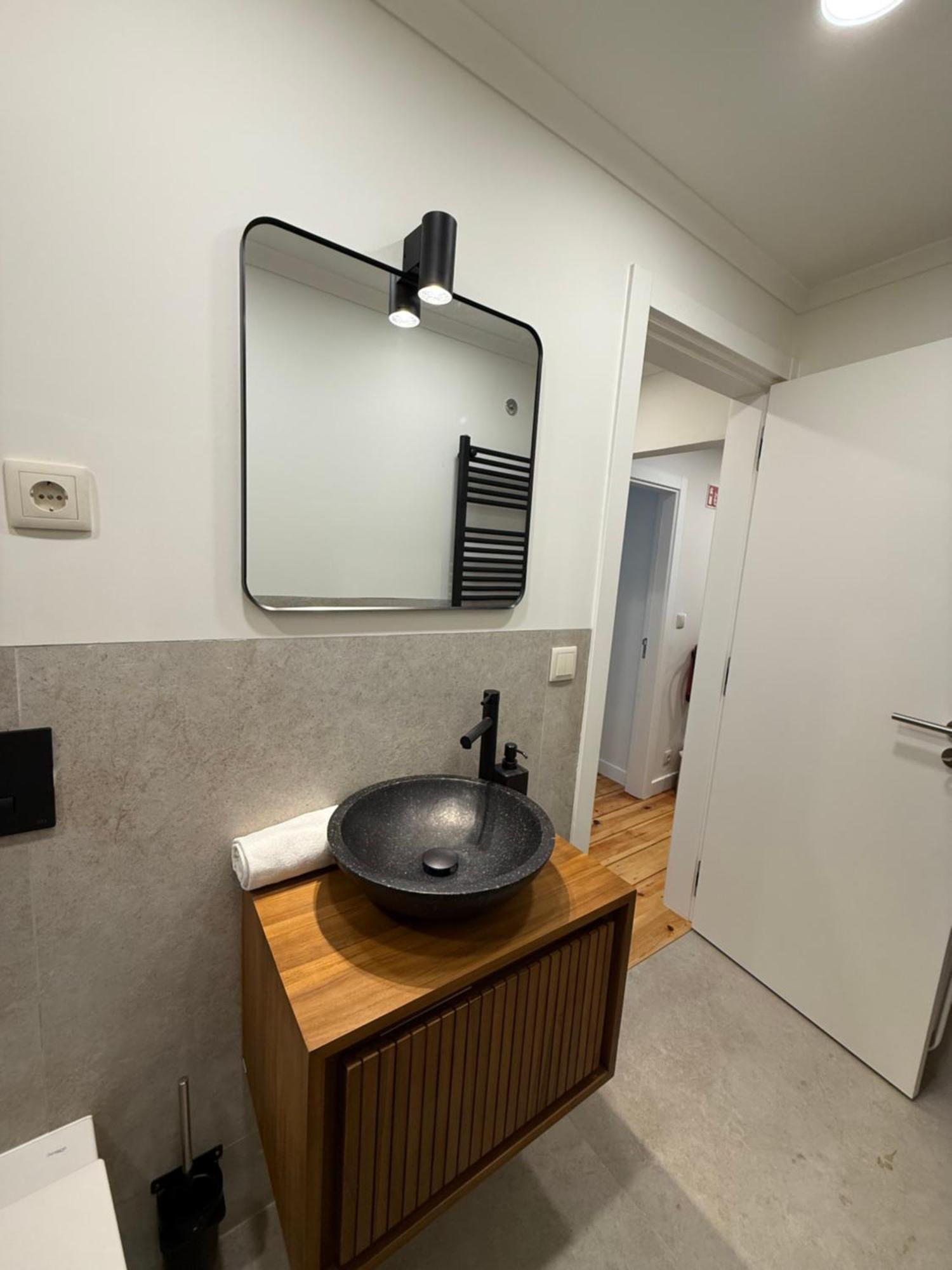 C1 Remodeld Beautiful Charming 2Br Apartment - Bairro Alto Lisbon Bagian luar foto
